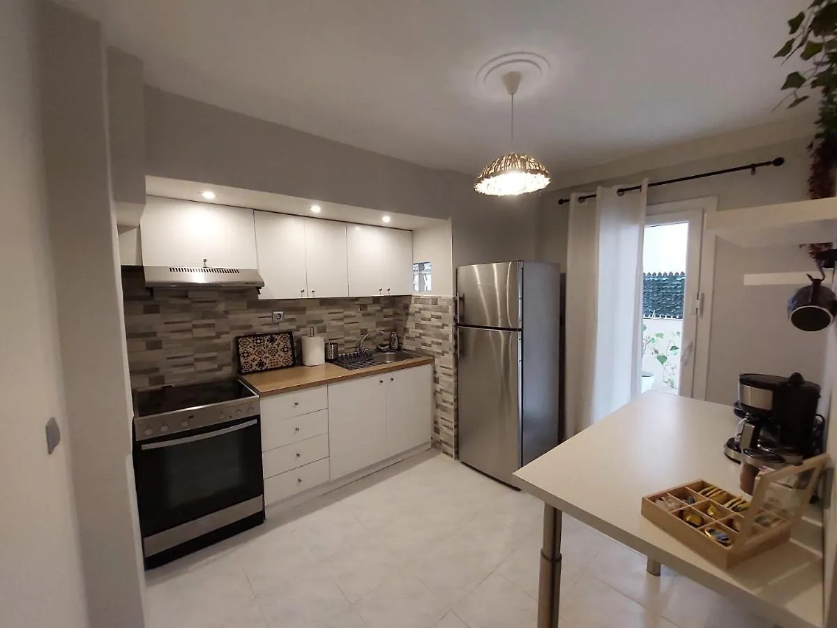 Apartment Central Garden Escape In Thessaloniki!