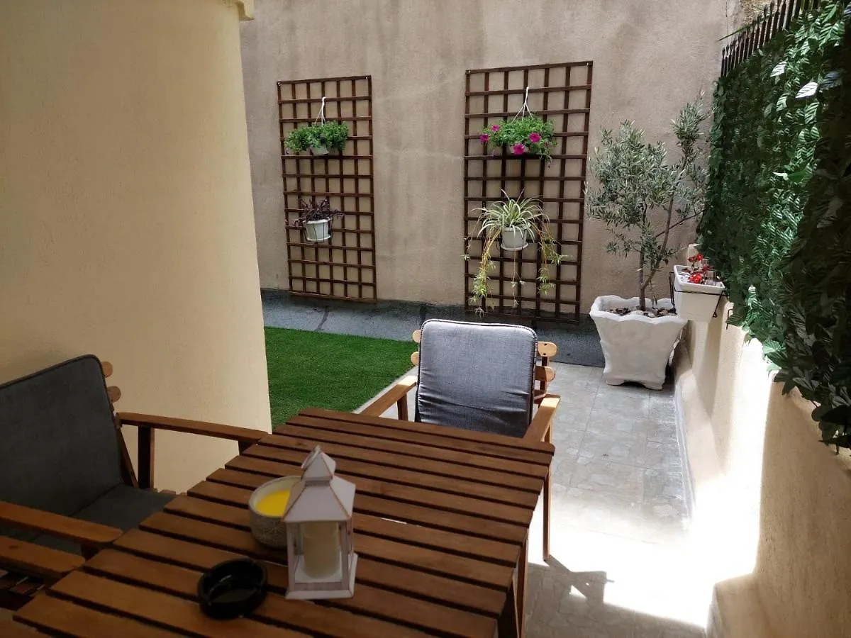 Central Garden Escape In Thessaloniki! Grecia